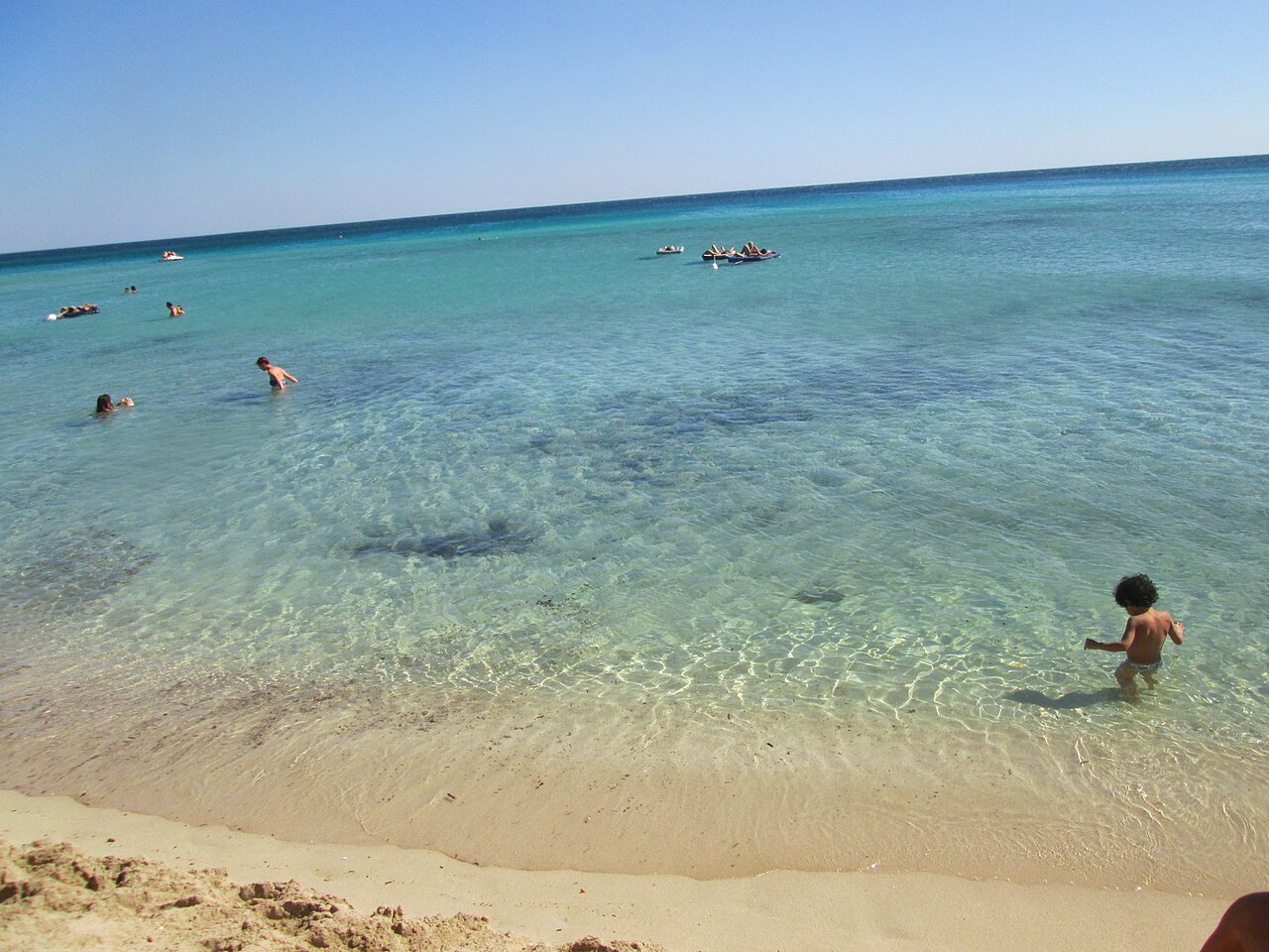 The clear shallow sea at Punta Prosciutto